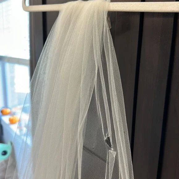 Sara Gabriel Floral Lace Chelsea Veil, pale ivory 90 inches - Picture 7 of 12